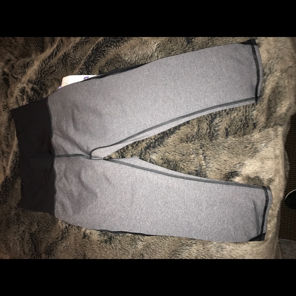Lulu lemon cropped gray leggings NEVER WORN